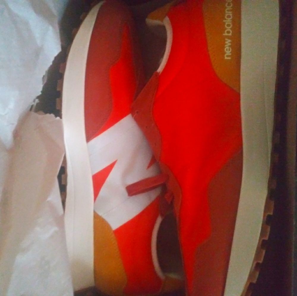 New Balance 327 Vibrant Orange